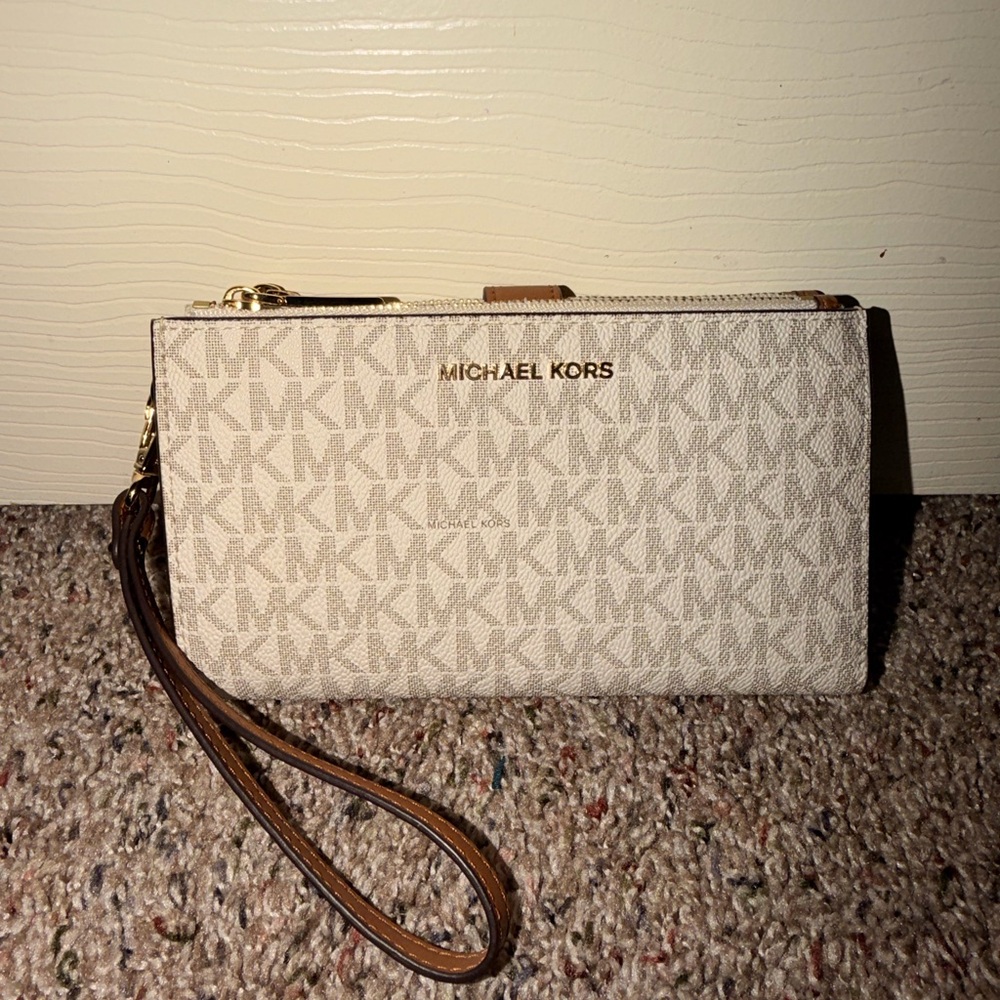 Michael Kors Light Tan Wristlet Wallet with Logo Pattern (WRISTLET WALLET ONLY)
